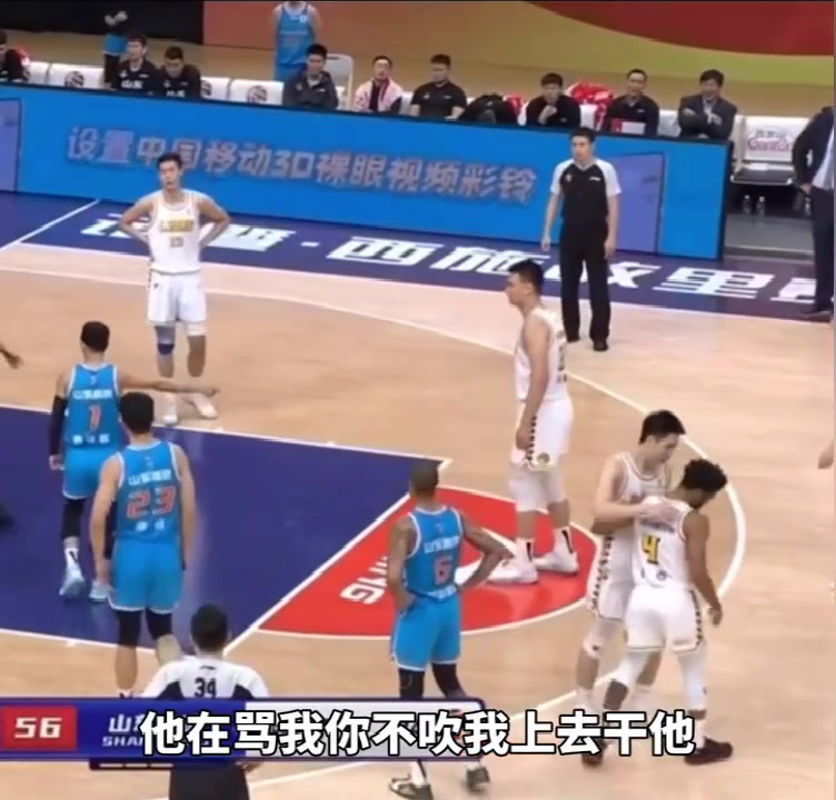 被庫克罵毛了？高詩巖對裁判說：他再罵我你不吹，我就上去干他?。ǜ咴妿r對新疆）